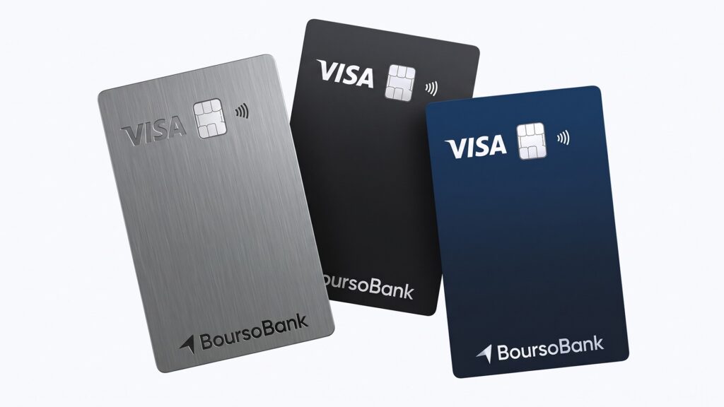 Les trois cartes Visa BoursoBank : en métal brossé, en noir et en bleu marine